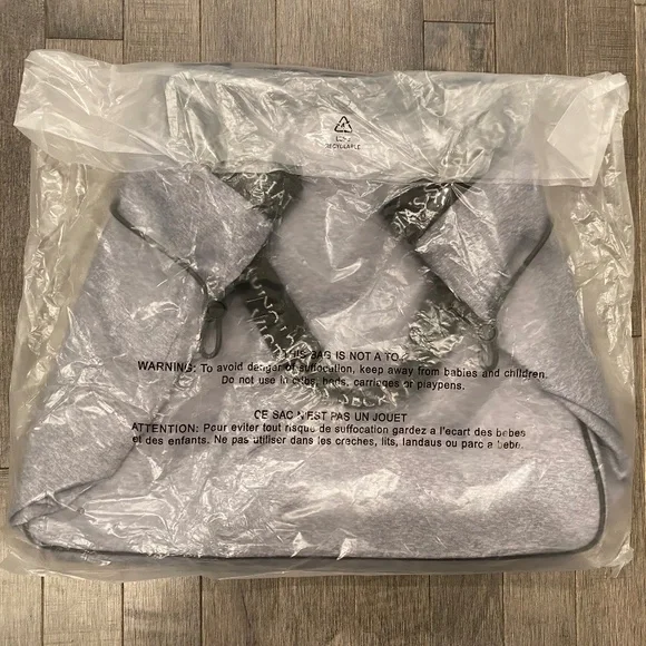 *FINAL CLEARANCE PRICE* LAST ONE! NWT Victoria's Secret Large Sport Cinch Tote - Picture 4 of 4